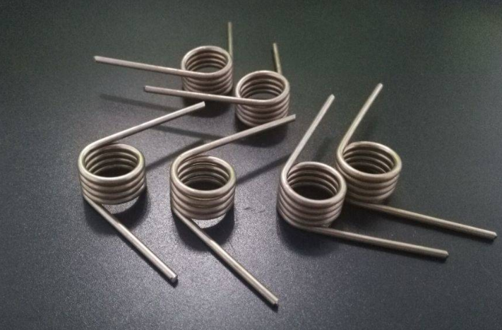 壓簧成型後的(de)注意事項有哪(nǎ)些